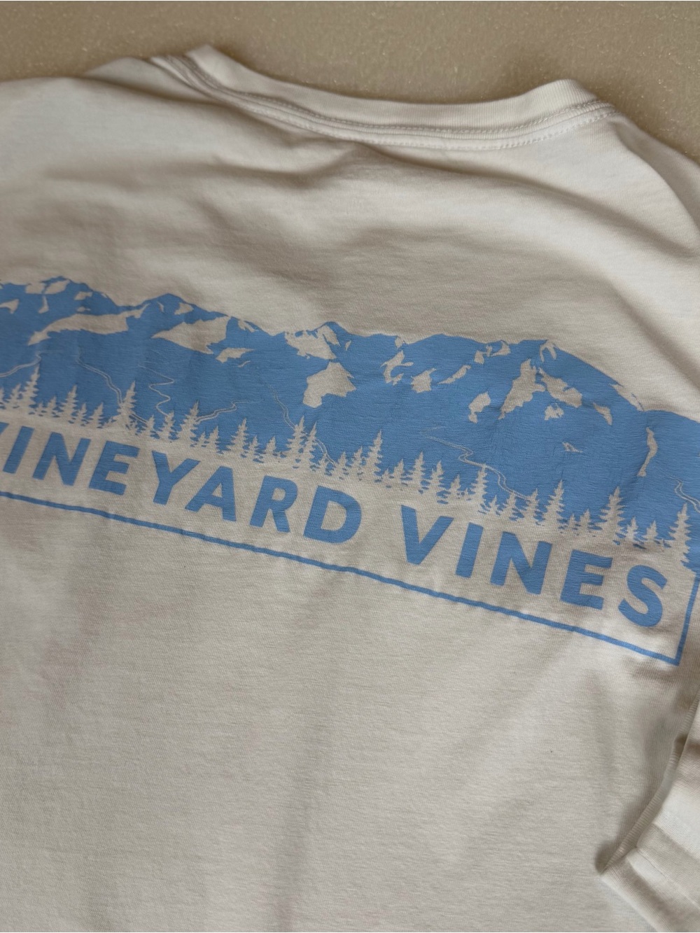 Vineyard Vines Shirt Men’s Medium White LS Pocket Tee Shirt Whale Mountains